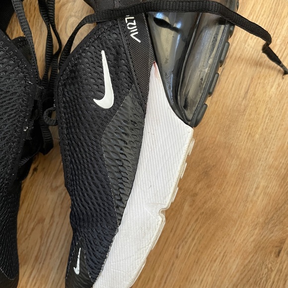 Nike Air Max 270 - Picture 4 of 16